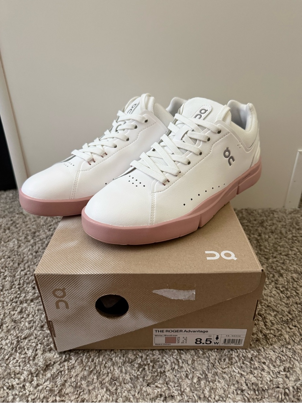 On Cloud Women's Roger Advantage Sneakers